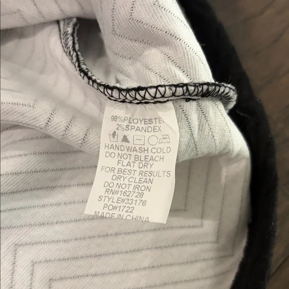 New With Tags Boutique Voy Black Quilted Flutter Sleeve Top Sz M - Picture 10 of 12